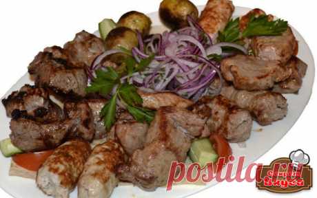 Мясо как шашлык в духовке

 Ингредиенты

0,5 кг. мяса
2 луковицы
1 лавровый лист
соль
чёрный перец
сладкая паприка подкопчёная
кориандр молотый (обязательно даёт вкус шашлыка)
2-3 ст.л. растительного масла