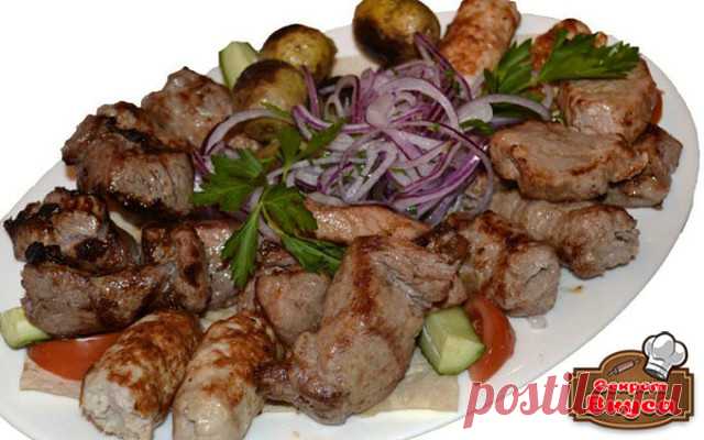 Мясо как шашлык в духовке

 Ингредиенты

0,5 кг. мяса
2 луковицы
1 лавровый лист
соль
чёрный перец
сладкая паприка подкопчёная
кориандр молотый (обязательно даёт вкус шашлыка)
2-3 ст.л. растительного масла