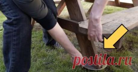 Дача – источник не только радости и витаминов, но и проблем. Притом весьма надоедливых. Но на любую головную боль всегда найдётся своё находчивое решение. Вот и герой этого обзора предложил гениально простой способ, как избавиться от распространённой дачной неприятности. Его опыт пригодится каждому, кто собрался покушать на свежем воздухе.