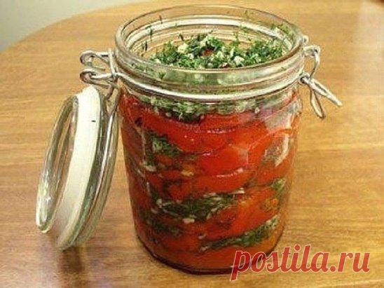 Перец болгарский с чесноком на зиму
Чтобы приготовить перец болгарский с чесноком на зиму, вам понадобится:
перец болгарский – 3 кг
чеснок – 3 головки
укроп свежий – 1 пучок
для маринада:
масло подсолнечное – 250 мл
уксус – 500 мл
сахар – 1 ст.
соль – 3 ст. л.
Как приготовить перец болгарский с чесноком на зиму:
1. Болгарский перец хорошо вымыть под проточной водой, обсушить, очистить от плодоножек и семян, нарезать полосками или крупными кусочками. Для того, чтобы заготов...