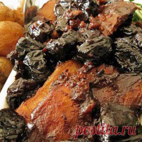 Свиная корейка с черносливом, яблоками и сливками - BestCook