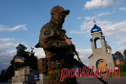 Бойцы ВСУ переоделись в гражданскую одежду для маскировки. Бойцы Вооруженных сил Украины на харьковском направлении стали переодеваться с гражданскую одежду и ездить на гражданских автомобилях из-за повысившейся активности российских разведывательных беспилотных летательных аппаратов (БПЛА). Опытные операторы БПЛА учатся распознавать обман за счет постоянного наблюдения.