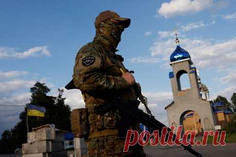 Бойцы ВСУ переоделись в гражданскую одежду для маскировки. Бойцы Вооруженных сил Украины на харьковском направлении стали переодеваться с гражданскую одежду и ездить на гражданских автомобилях из-за повысившейся активности российских разведывательных беспилотных летательных аппаратов (БПЛА). Опытные операторы БПЛА учатся распознавать обман за счет постоянного наблюдения.