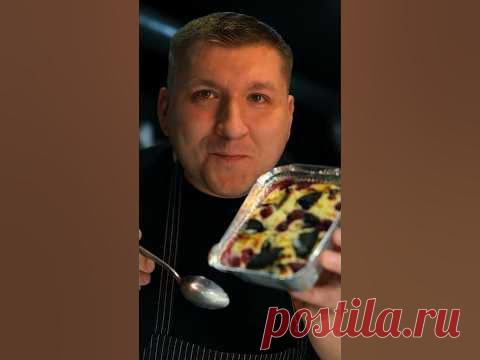 Состав:Творог - 600 г 9% Яйца - 3 шт Сахар - 120 гВанильный сахар - 10 гМанка - 30 гСметана - 100 гСливочное масло - 100 г Сливки - 200 г Малина - 120 гОрео ...