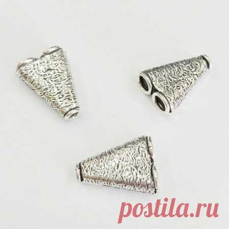 Соединитель-переходник, 21*16*7.5мм, Индия, треугольный, текстурированный, с двумя отверстиями, посеребренный с чернением за 93.60 руб., — купить в интернет-магазине «Стильная Штучка» с быстрой доставкой
