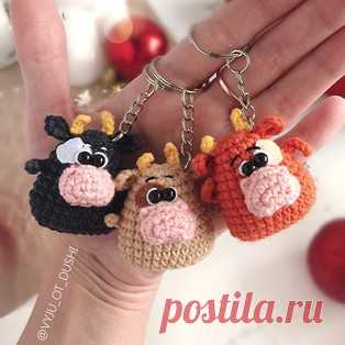 Брелок Бычок амигуруми. Схемы и описания для вязания игрушек крючком! Бесплатный мастер-класс от Ирины Баевой по вязанию брелка в виде бычка. Высота вязаной крючком игрушки всего 5 см. Для изготовления такого маленького…