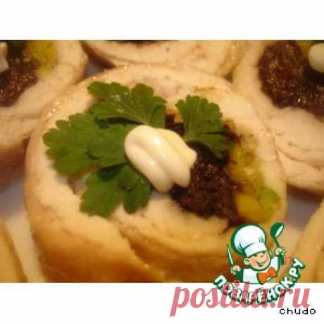 Куриный рулет с черносливом и фисташками - кулинарный рецепт