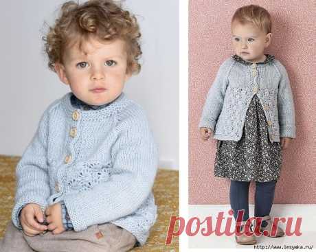 Нарядный голубой кардиган для малышки с нежным ажурным узором!