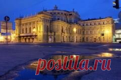 12 июля в 1783 году В Петербурге создан Большой театр, получивший впоследствии название Мариинского