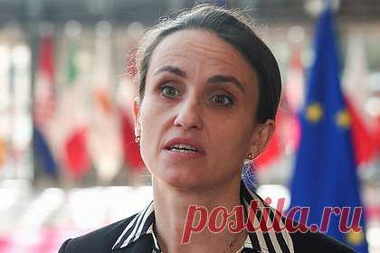Глава МИД Румынии потребовала убрать флаг России в одном городе