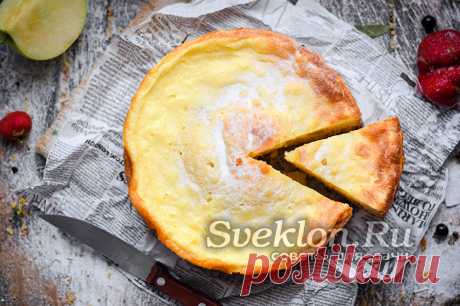 Пирог с яблоками на сметане: вкуснее шарлотки, а готовить легче Рецепт нежного яблочного пирога на сметане, вкуснее шарлотки порадует ваших родных и близких. Готовить его легко и просто, а поможет Вам в этом наш мастер-класс.