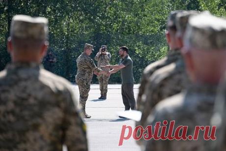 В Италии заявили о невозможности победы Украины в военном конфликте. Победа Украины в военном конфликте с Россией немыслима. Запад должен принять это к сведению и начать переговоры, заявил итальянский генерал Марко Бертолини в интервью изданию Libero Quotidiano. По его словам, во многих кругах осознали, что возможность возвращения Украине территорий нереальна.