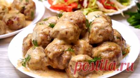 Фрикадельки в сливочном соусе: для любителей вкусно покушать Фрикадельки в сливочном соусе замечательно сочетаются с любым гарниром: в моей семье их любят больше всего с макаронами или картофельным пюре. Нежнейшее мясо, ароматный сливочный соус – идеальный вкус и красивый вид. Дополните ужин салатиками из свежих овощей – и наслаждайтесь.