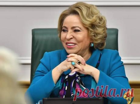 НОВОГОДНИЕ И СУПЕР ПОЗИТИВНЫЕ СТАТУСЫ И ФРАЗЫ