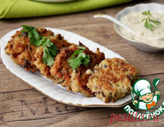 Котлеты из овсянки и грибов со сметанным соусом – кулинарный рецепт