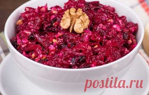 Салат из свеклы с яйцами, огурцом и орехами - рецепт приготовления Салат из свеклы - вкусный и оригинальный. Готовится с огурцами, яйцами и грецкими орехами. Ингредиенты, описание приготовления.