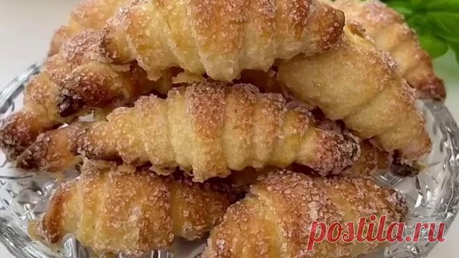 Потрясающе вкусные творожные рoгалики с сахаром.