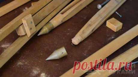 Светильник Loft из прожектора и деревянной треноги В современном индустриальном стиле интерьера, как правило, используются нестандартные варианты светильников. И в данном обзоре автор показывает, как