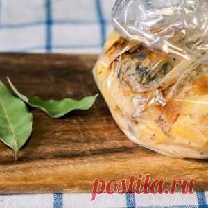 Запеченная картошечка с грибами и сметаной: обязательно попробуйте приготовить!