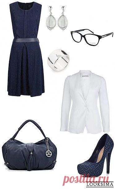 Иногда встречи с деловыми партнерами проходят в нерабочее время в кафе. Идеальным вариантом одежды станет комплект из синего в полоску платья-миди и классического белого пиджака. Туфли в тон платья и сумочка завершат образ, а деловой вид усилят очки. Бижутерия лаконична - широкое кольцо из белого металла и небольшие серьги-подвески.