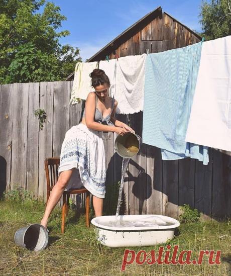 Почему в деревне живут на показ На размышления по этому поводу меня натолкнула пожилая соседка, которая, живя в городе, в многоквартирном доме, выносит постельное ...