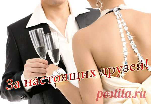 Когда по склону вниз метет пурга,
И ветер в грудь колотит, как пружина,
Тут главное, чтоб кто-нибудь шагал,
И попадал бы в такт твоим ногам,
И в том-же ритме шел бы до вершины.

Мой друг, мы столько вытерпели гроз,
Мы вместе забродили, словно брага,
Нам столько в жизни вместе довелось
Мы повязались до корней волос,
Ужели ж мы теперь собьемся с шага...