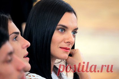 Исинбаева приостановила работу своего благотворительного фонда в России. Двукратная олимпийская чемпионка в прыжках с шестом Елена Исинбаева приостановила работу своего благотворительного фонда в России. На данный момент организация, зарегистрированная в Волгограде, числится как действующая в Едином государственном реестре юридических лиц, однако не производит финансовых операций.