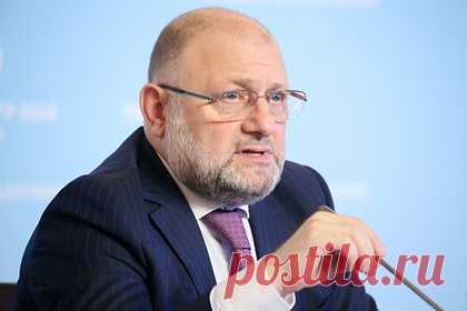 Власти Чечни призвали распространить практику извинений на камеру. Практика извинений на камеру должна быть распространена повсеместно, заявил вице-премьер правительства Чечни Джамбулат Умаров. По его словам, извинения необходимо снимать на камеру особенно в случаях, когда правонарушитель сам снимал свои действия. При этом он подчеркнул, что практику подсмотрели не у Чечни.