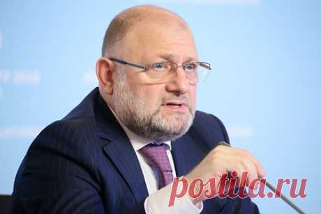 Власти Чечни призвали распространить практику извинений на камеру. Практика извинений на камеру должна быть распространена повсеместно, заявил вице-премьер правительства Чечни Джамбулат Умаров. По его словам, извинения необходимо снимать на камеру особенно в случаях, когда правонарушитель сам снимал свои действия. При этом он подчеркнул, что практику подсмотрели не у Чечни.