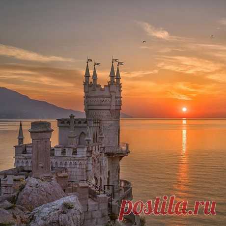 Рассвет у Ласточкиного гнезда