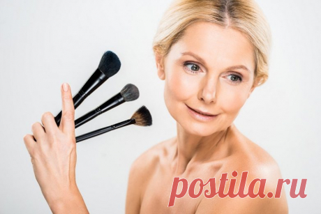 Макияж глаз, который следует исключить, чтобы не выглядеть старше своих лет
Макияж глаз чрезвычайно важен. Именно он подчеркивает красоту зеркала твоей души. Однако накрашенные глаза могут как подчеркнуть цвет твоих глаз, так и состарить лицо лет на 20. Техники макияжа Сегодня мы расскажем, какие техники макияжа глаз следует исключить, чтобы не выглядеть старше своих лет. Особенно эти советы будут актуальны для дам за 50. Техника нанесения […]
Читай дальше на сайте. Жми подробнее ➡