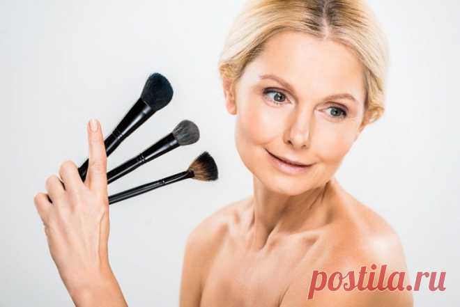 Макияж глаз, который следует исключить, чтобы не выглядеть старше своих лет
Макияж глаз чрезвычайно важен. Именно он подчеркивает красоту зеркала твоей души. Однако накрашенные глаза могут как подчеркнуть цвет твоих глаз, так и состарить лицо лет на 20. Техники макияжа Сегодня мы расскажем, какие техники макияжа глаз следует исключить, чтобы не выглядеть старше своих лет. Особенно эти советы будут актуальны для дам за 50. Техника нанесения […]
Читай дальше на сайте. Жми подробнее ➡