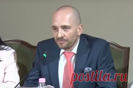 DM: новый посол Албании нелегально попал в Британию в кузове грузовика. На новой должности Урану Феризи предстоит бороться с нелегальной миграцией.