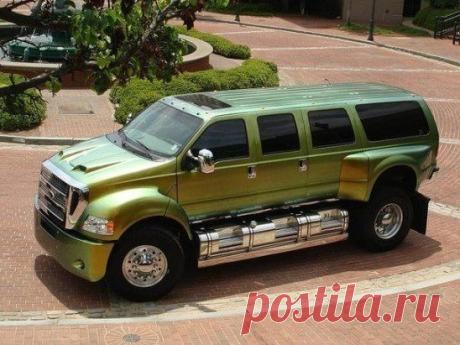 Cамый большой в мире серийный автомобиль Ford F650 весом более 12 тонн. Цена такого автомобиля в самой скромной комплектации составляет 80 000$.