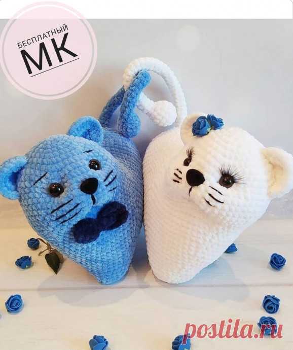 Вяжем влюбленных котиков Автор - vilena_toysСбн - столбик без накида⠀⠀Пр- прибавка⠀⠀Уб- убавки⠀⠀Ушки 2 шт⠀⠀1.6 сбн ка⠀⠀2.6 пр (12) ⠀⠀3.(1 стб +1 пр) 6раз (18) ⠀⠀4.(2сбн+1пр) 6раз(24) ⠀⠀5.24 сбн⠀⠀Сложить пополам закрыть за обе стенки.Кот_подушка⠀1часть.⠀⠀⠀⠀1.6 сбн ка⠀⠀2.6 пр (12) ⠀⠀3.(1 стб +1 пр) 6раз (18)...
