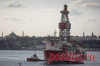 В России засомневались в важности газового хаба в Турции. Пока что не стоит строить газовую инфраструктуру в Турции, газовый хаб в стране можно использовать иначе. Об этом заявил аналитик Проектного центра по энергопереходу и ESG «Сколтеха» Сергей Капитонов. Он считает, что хаб можно использовать в качестве виртуальной площадки для ценообразования.