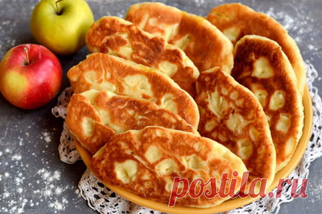 Вкуснейшие жареные пирожки с яблоками, а тесто самое простое – на воде - Будет вкусно - Социальная сеть "МТ.RU" Что может быть вкуснее, чем горячие домашние пирожки? Я считаю, что каждая хозяйка должна уметь их готовить. Пирожки способны не только накормить семью, но и собрать за одним столом на чаепитие всех родных от мала до велика. Этот рецепт очень простой, готовим пирожки, замешивая тесто на воде. Подписывайтесь, читайте, комментируйте, ставьте лайки