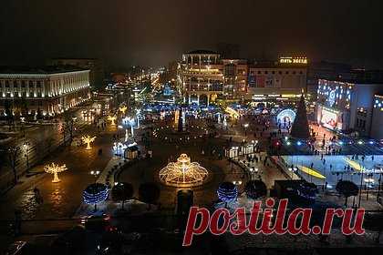 В Курске отменили оповещение о ракетной опасности. В Курске отменили оповещение о ракетной опасности, запущенное ранее вечером. Об этом сообщил губернатор российского приграничного региона Роман Старовойт. Ранее он призвал жителей укрыться в помещениях без окон со сплошными стенами, а тех, кто находится на улице, уйти в безопасное место.