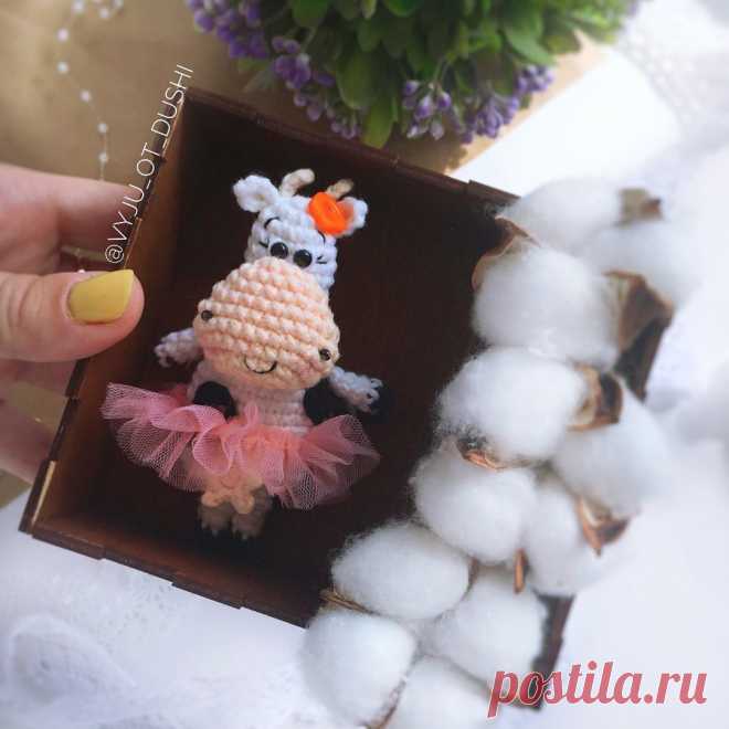 PDF Бычок и Коровка крючком. FREE crochet pattern; Аmigurumi animal patterns. Амигуруми схемы и описания на русском. Вязаные игрушки и поделки своими руками #amimore - корова, коровка, телёнок, бык, маленький бычок.