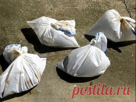 ЧИСТИМ СТАРЫЕ ЧУГУННЫЕ СКОВОРОДКИ. РЕЗУЛЬТАТ ВАС УДИВИТ.
ВАМ ПОНАДОБИТЬСЯ:
Уксус
Мешки для мусора.
Залейте сковороду уксусом, поместите в мешок для мусора. Оставьте примерно на 24 часа, в некоторых случаях может потребоваться больше времени. Достаньте вашу сковороду и хорошенько промойте её.