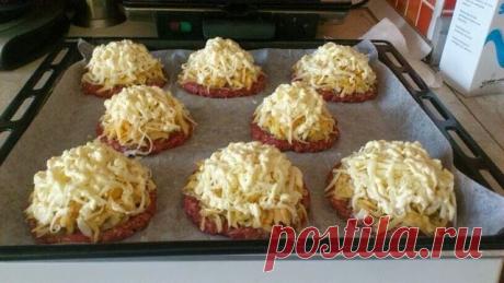 Это блюдо из фарша затмит любые котлеты! 25 минут в духовке — и этот шедевр готов. Рецепт — настоящая бомба!