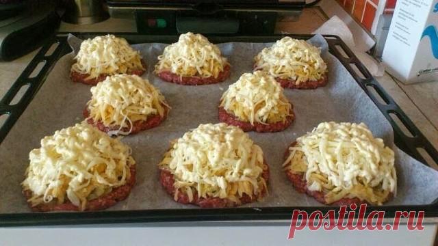 Это блюдо из фарша затмит любые котлеты! 25 минут в духовке — и этот шедевр готов. Рецепт — настоящая бомба!