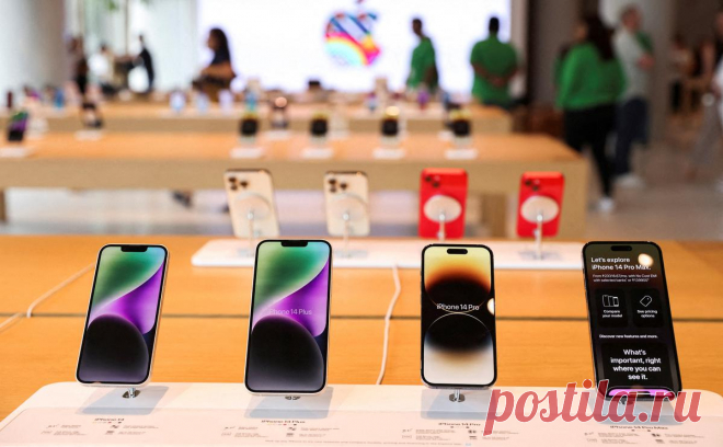 Bloomberg узнал об уходе из Apple дизайнера iPhone. Apple покинет отвечавший за дизайн iPhone, AppleWatch и AirPods руководитель Танг Тан. Пару дней назад стало известно об уходе еще одного высокопоставленного сотрудника Стива Хоттелинга, он курировал разработку сенсоров и Face ID.