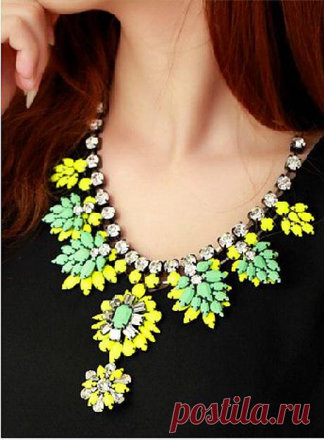 Колье из цветных камней