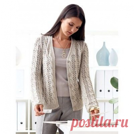 Ажурный кардиган
для любителей вязания.

23 п. и 30 р. = 10х10 см на спицах 4 мм лицевой гладью

Описание

Спинка

**На спицы 3 мм набрать 103 (115-125-137-157-179) п. и вязать резинкой 1х1 (1 лиц.п. скрещенная, 1 изн.п.) на высоту 5 см, в последнем ряду равномерно прибавить 4 (3-4-3-5-5) п. и перейти на спицы 4 мм. Далее вязать основным ажурным узором:

1 ряд: 1 лиц.п., *6 лиц.п., накид, протяжка (снять 1 п. как лиц., 1 лиц.п. и протянуть ее через снятую), 2 петли вместе ...
