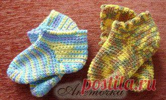 Вязание крючком детям/Носочки, пинетки