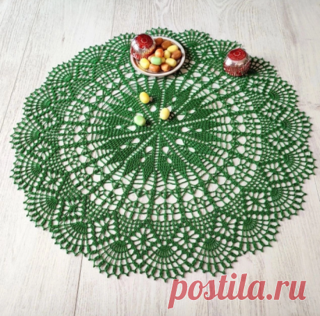 Вяжем красивую салфетку крючком