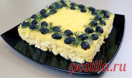 Салат к 8 марта. Простой, красивый и вкусный! Красивый и простой салат из куриного мяса, ананасов и маслин. Для приготовления...