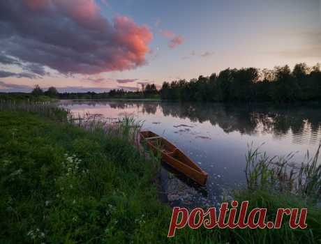Тихий вечер в деревне Григоровской в Архангельской области. Автор снимка – Виталий Истомин. Спокойной ночи.