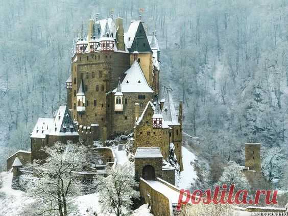 Пользователь Rinat Safargalin сохранил этот пин на доску «Travel»
Один из старейших замков Германии прекрасно сохранился в первозданном виде…  |   Pinterest